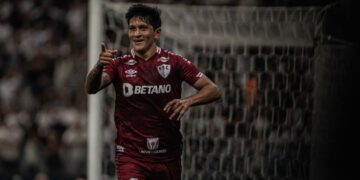 Cano decide e Fluminense derrota Corinthians em Itaquera