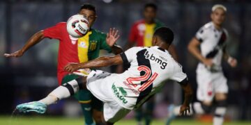 Vasco perde e desperdiça chance de garantir o acesso à Série A Vasco perde e desperdiça chance de garantir o acesso à Série A