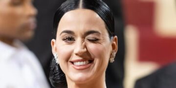 Katy Perry quebra o silência e fala sobre conspiração maluca de ser um robô