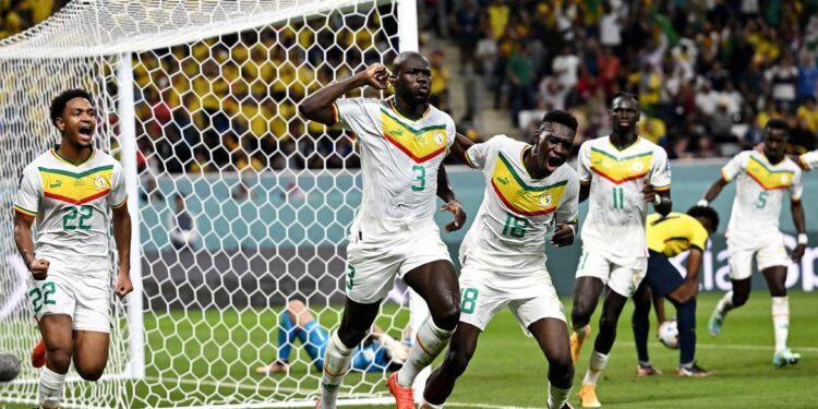 Com homenagem a ídolo, Senegal bate Equador e vai às oitavas da Copa