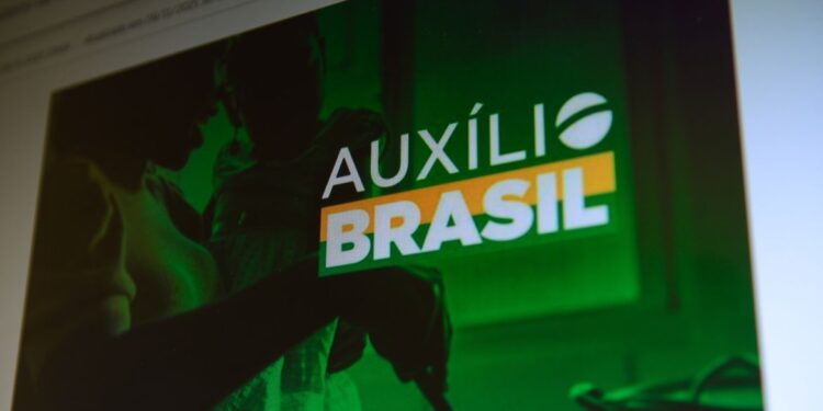 Beneficiários do Auxilio Brasil podem sacar hoje parcela de novembro Beneficiários do Auxilio Brasil podem sacar hoje parcela de novembro