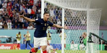 Mbappé decide contra Dinamarca e França é a 1ª classificada na Copa Mbappé decide contra Dinamarca e França é a 1ª classificada na Copa