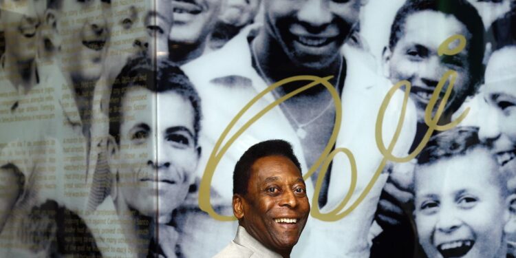 Em carta sobre eliminação na Copa, Pelé diz que Hexa foi apenas adiado Em carta sobre eliminação na Copa, Pelé diz que Hexa foi apenas adiado