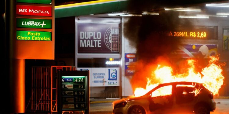 Secretaria diz que identificará vândalos de manifestação em Brasília Secretaria diz que identificará vândalos de manifestação em Brasília