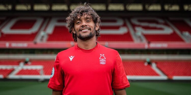 Nottingham Forest anuncia oficialmente a contratação de Gustavo Scarpa