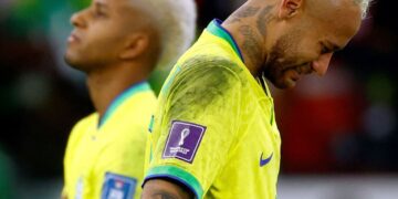 Pelas redes sociais, Neymar diz estar destruído e Rodrygo se desculpa