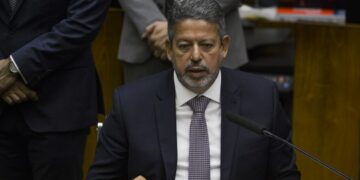 PEC da Transição será votada na terça-feira, diz presidente da Câmara