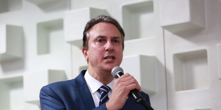 Piso nacional dos professores sobe para R$ 4.420,55 Piso nacional dos professores sobe para R$ 4.420,55