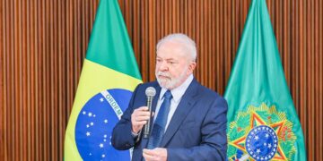 Vamos tirá-los de lá, diz Lula sobre garimpeiros em Roraima Vamos tirá-los de lá, diz Lula sobre garimpeiros em Roraima
