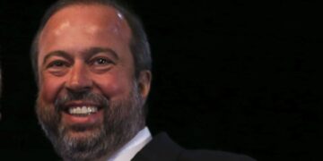 Ministro de Minas e Energia cria secretaria de fomento a energia limpa