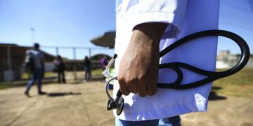 Justiça autoriza recontratação de cubanos do Mais Médicos Justiça autoriza recontratação de cubanos do Mais Médicos