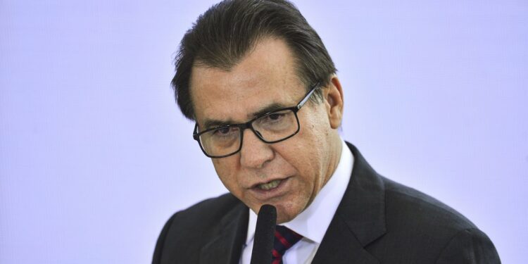 Ministro defende revisão de concessões de registros sindicais
