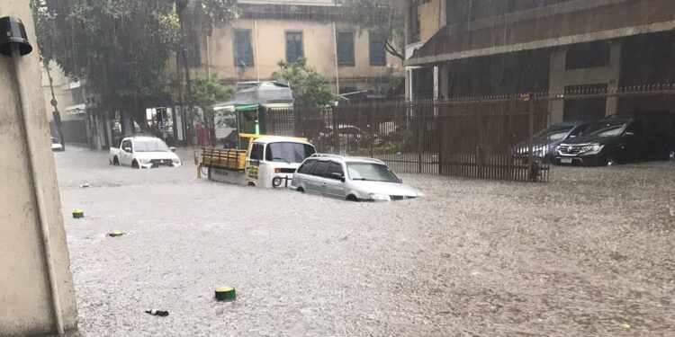Homem e criança morrem durante temporal no Rio de Janeiro Homem e criança morrem durante temporal no Rio de Janeiro