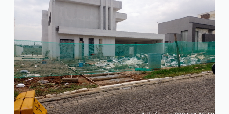 Construtora Perfenge e Instaladora 35.185.234/0001-35 que fez o projeto com Rebeca Vitória Arquitetura e Interiores não entrega casa de família a 3 anos