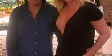 Carlos Kaiser publica carta aberta onde declara seu amor à noiva Rosana Menezes e critica haters Carlos Kaiser publica carta aberta onde declara seu amor à noiva Rosana Menezes e critica haters