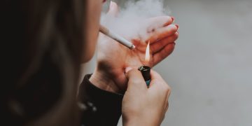 Agosto Branco: Uso de cigarro é responsável por 90% das mortes por câncer de pulmão, segundo Inca