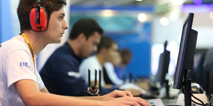 Indústrias buscam profissionais com habilidades socioemocionais, afirma gerente de educação do SENAI Indústrias buscam profissionais com habilidades socioemocionais, afirma gerente de educação do SENAI