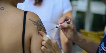 InfoGripe: Covid-19 e rinovírus mantêm aumento dos casos