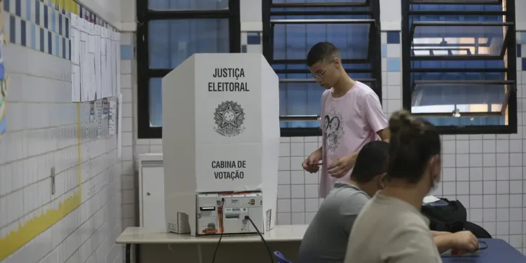 Número de eleitores de 16 e 17 anos aumentou 78% desde 2020 Número de eleitores de 16 e 17 anos aumentou 78% desde 2020