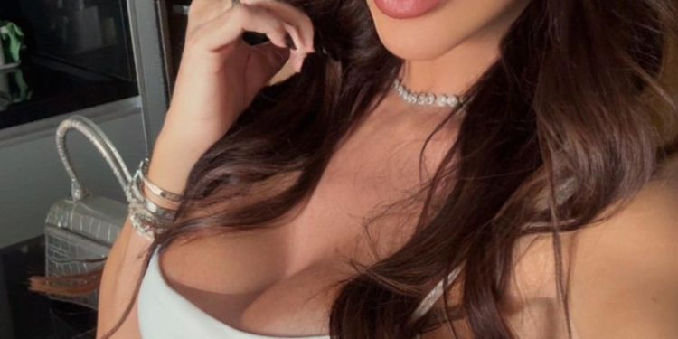 Karina Joaquim: a eterna Musa do Vasco ruma à Europa para estampar capa de revista Karina Joaquim: a eterna Musa do Vasco ruma à Europa para estampar capa de revista