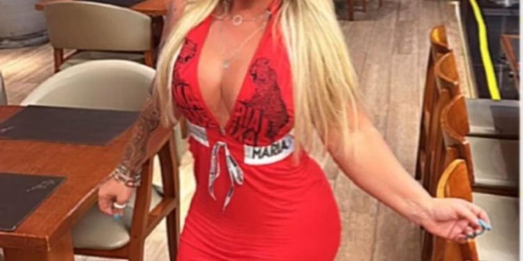 Renata Monteiro, Musa do Vasco, pede voto de microbiquíni para delegado de polícia do RJ Renata Monteiro, Musa do Vasco, pede voto de microbiquíni para delegado de polícia do RJ