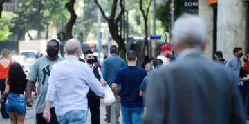 InfoGripe: casos de síndrome respiratória por Covid-19 continuam crescendo InfoGripe: casos de síndrome respiratória por Covid-19 continuam crescendo