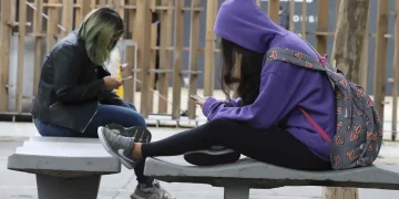 Celular em sala de aula: 86% dos brasileiros apoiam algum tipo de restrição no uso Celular em sala de aula: 86% dos brasileiros apoiam algum tipo de restrição no uso