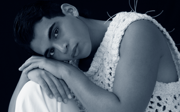 CAIO estreia o novo single “Nos Meus Olhos de Agora”