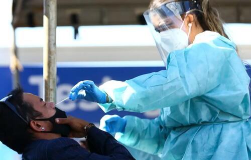 COVID-19: acumulado de vítimas fatais em decorrência da doença chega a 714 mil COVID-19: acumulado de vítimas fatais em decorrência da doença chega a 714 mil