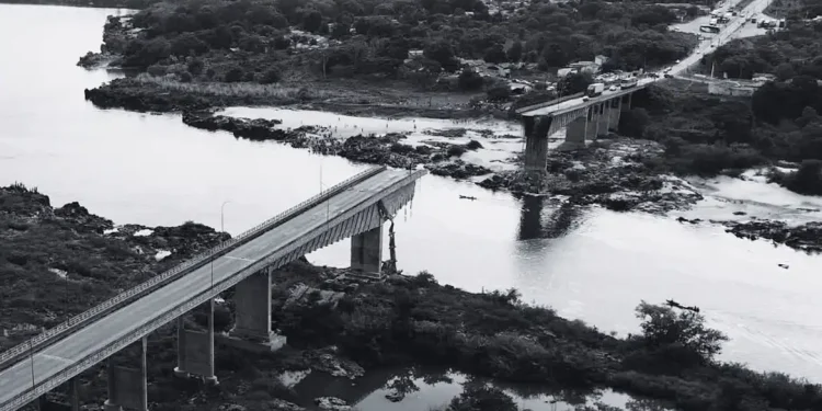Desabamento da ponte entre Estreito (MA) e Aguiarnópolis (TO): 14 pessoas seguem desaparecidas Desabamento da ponte entre Estreito (MA) e Aguiarnópolis (TO): 14 pessoas seguem desaparecidas