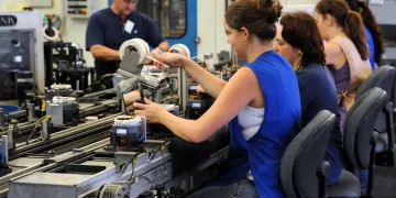 Jovem aprendiz: número de contratados cresce 11,91% em 2024 Jovem aprendiz: número de contratados cresce 11,91% em 2024