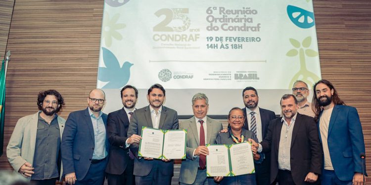 Ministério das Comunicações assina acordos para viabilizar acesso à internet e logística de produtos da agricultura familiar Ministério das Comunicações assina acordos para viabilizar acesso à internet e logística de produtos da agricultura familiar