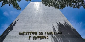 Nova regra exige que empresas avaliem riscos à saúde mental no trabalho a partir de maio Nova regra exige que empresas avaliem riscos à saúde mental no trabalho a partir de maio