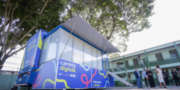 Carreta Digital chega ao Rio Grande do Sul com capacitação em tecnologia e doação de computadores Carreta Digital chega ao Rio Grande do Sul com capacitação em tecnologia e doação de computadores