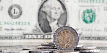 Em alta, dólar sobe a R$ 5,85 Em alta, dólar sobe a R$ 5,85