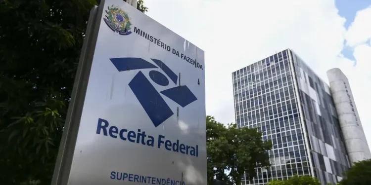 Isenção do Imposto de Renda: 82% dos posts opinativos em redes sociais apoiam a medida; 18% são contra Isenção do Imposto de Renda: 82% dos posts opinativos em redes sociais apoiam a medida; 18% são contra