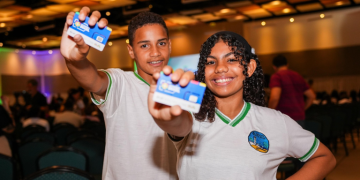 Programa que distribui chips gratuitos a alunos da rede pública tem 90% de aprovação, aponta pesquisa Programa que distribui chips gratuitos a alunos da rede pública tem 90% de aprovação, aponta pesquisa