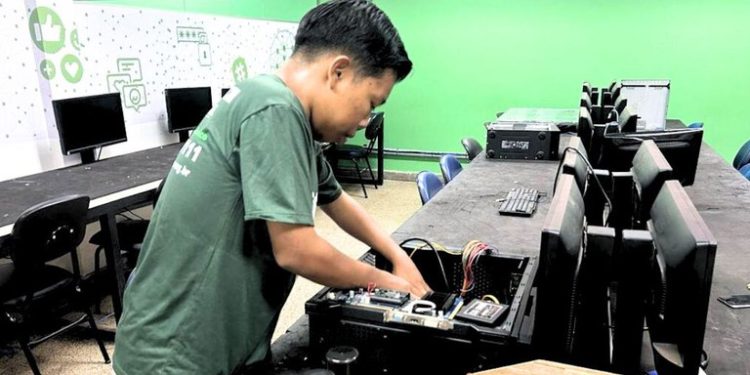 ‘Sonho em abrir minha própria loja’, diz indígena formado pelo Computadores para Inclusão ‘Sonho em abrir minha própria loja’, diz indígena formado pelo Computadores para Inclusão