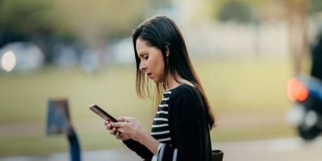 9 em cada 10 brasileiros contam com acesso à telefonia móvel