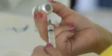 Covid-19: casos da doença diminuem 7,58% na média móvel; influenza e VSR aumentam no país Covid-19: casos da doença diminuem 7,58% na média móvel; influenza e VSR aumentam no país