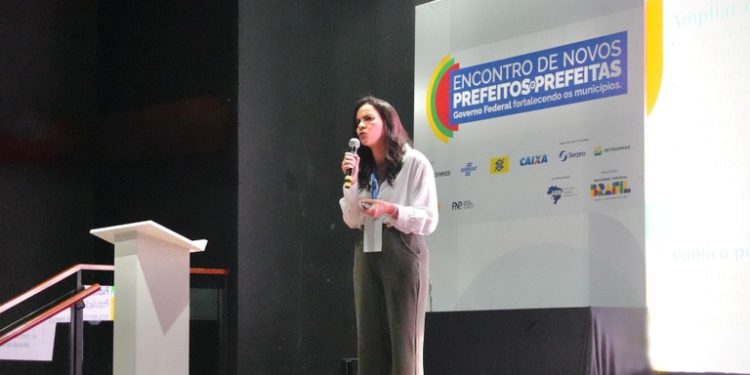 Encontro de prefeitos destaca papel das cidades intermediadoras no desenvolvimento regional Encontro de prefeitos destaca papel das cidades intermediadoras no desenvolvimento regional