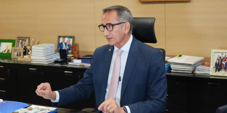 “Não há briga partidária no combate ao fogo”, afirma ministro Waldez Góes