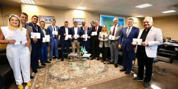 Waldez Góes apresenta programas federais a prefeitos do Amapá Waldez Góes apresenta programas federais a prefeitos do Amapá