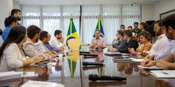Waldez Góes busca agilizar microcrédito para agricultores no Amapá