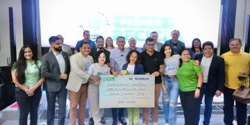 Waldez Góes participa de cerimônia de premiação do Projeto Recicla Amapá Waldez Góes participa de cerimônia de premiação do Projeto Recicla Amapá