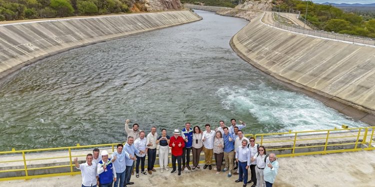 Duplicação de bombeamento do Eixo Norte do PISF dá início a um novo capítulo de transformação no sertão pernambucano Duplicação de bombeamento do Eixo Norte do PISF dá início a um novo capítulo de transformação no sertão pernambucano