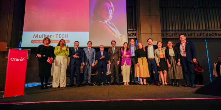Projeto da Claro e ONU Mulheres vai capacitar brasileiras vítimas de violência e refugiadas em letramento digital Projeto da Claro e ONU Mulheres vai capacitar brasileiras vítimas de violência e refugiadas em letramento digital