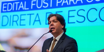 MCom lança edital para levar internet de alta velocidade a 5 mil escolas públicas MCom lança edital para levar internet de alta velocidade a 5 mil escolas públicas