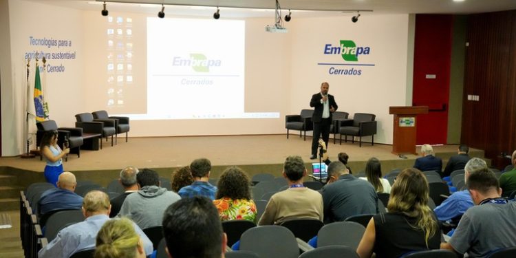 MIDR apresenta programas estratégicos na Embrapa Cerrados sobre demandas governamentais e políticas públicas