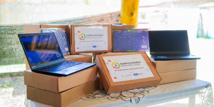 Marca de 60 mil computadores doados é atingida e iniciativa transforma vidas pelo país Marca de 60 mil computadores doados é atingida e iniciativa transforma vidas pelo país